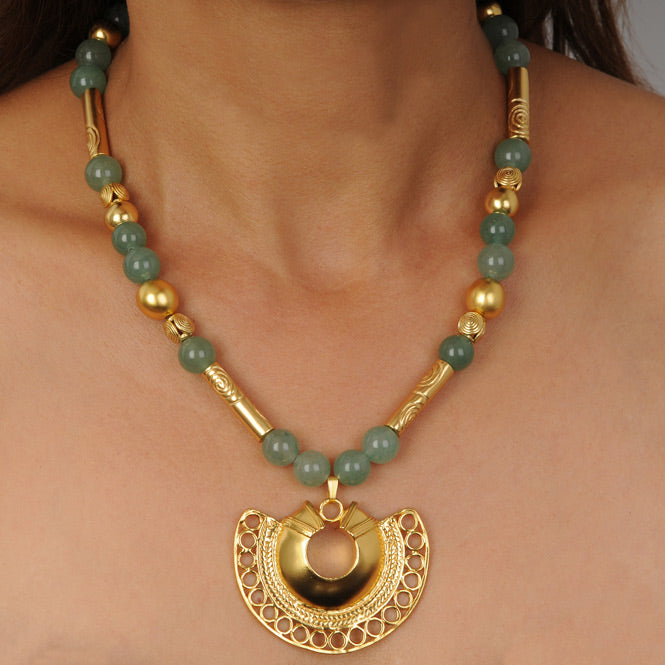 Aventurine Semi-precious Stone Necklace with Tairona Filigree Nose Ornament Pendant