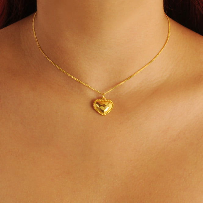 Chain Choker Necklace with Resilient Heart Pendant