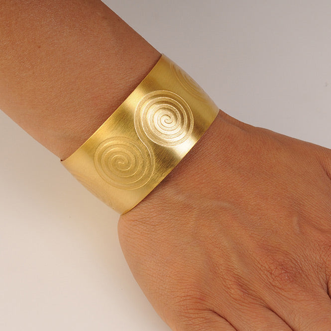 Double Spiral Pictogram Rigid Bracelet