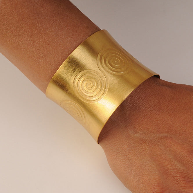 Double Spiral Pictogram Rigid Bracelet. Convex